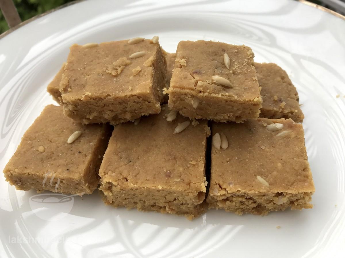Besan aur Khoye Ki Barfi
