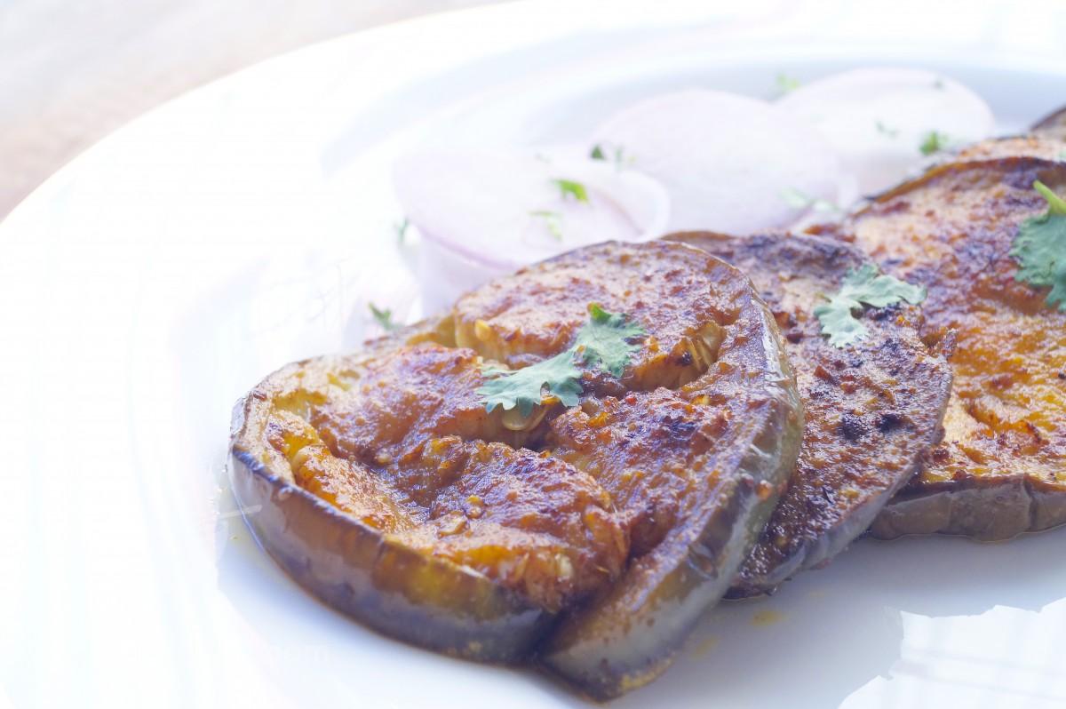Begun Bhaja or baingan bhaja