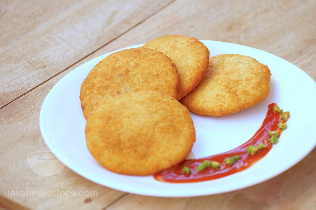Pyaaz Kachori or Rajasthani Pyaaz Kachori or Jaipuri Pyaz Kachori Recipe - With Lakshmi Recipes