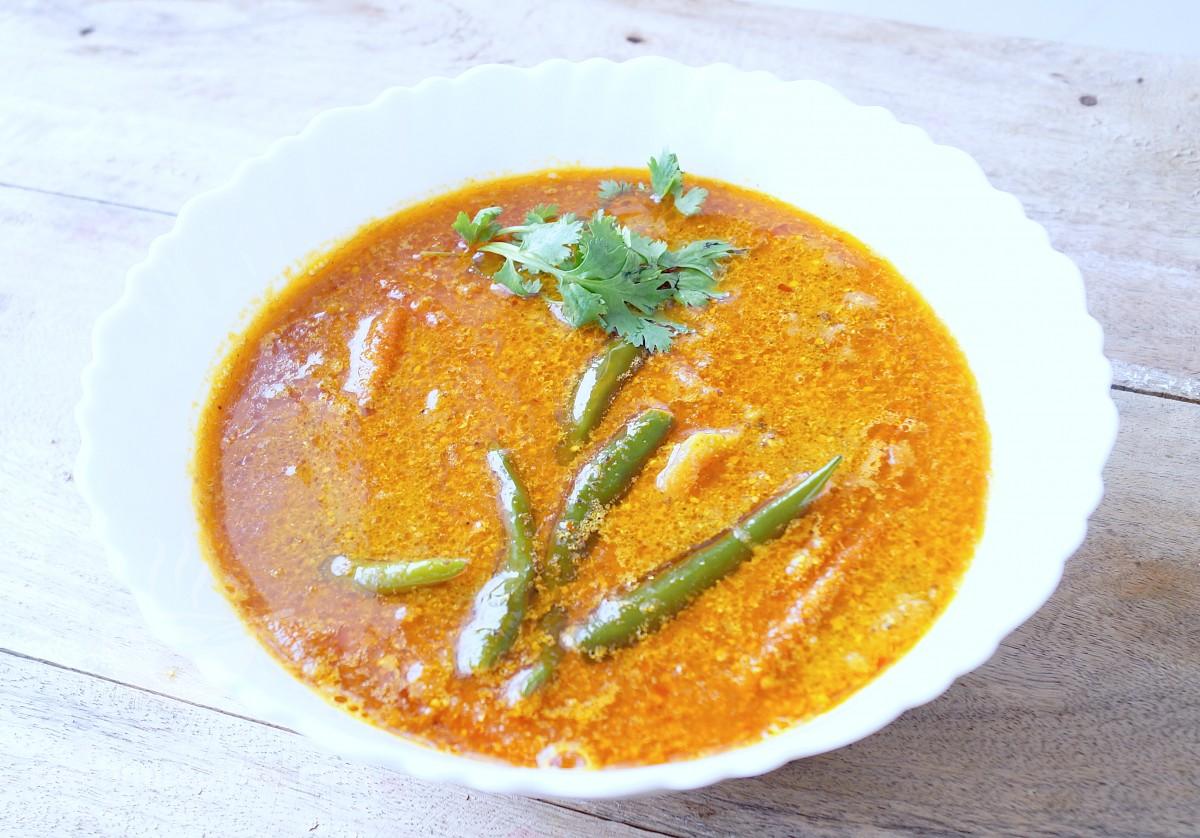 tamatar chilli curry or tomato chilli curry or tamatar ka jhor or tamatar ki sabji